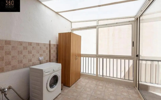 Beautiful designed seaside APT in Sliema Hotspot by 360 Estates