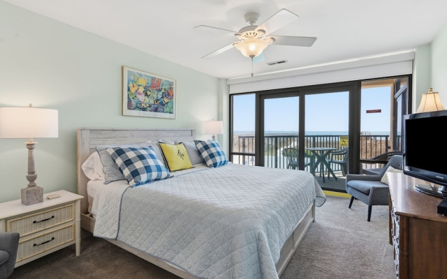Sedgefield 102 by RedAwning