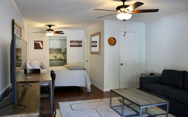 Excellent Location! On Campus Studio Sleeps 4
