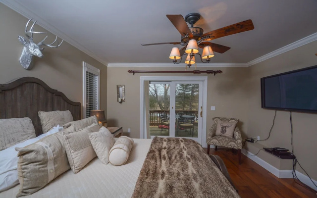 Lakeside Story 6 Bedroom House