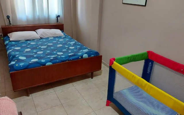 Airport Friendly House 1
