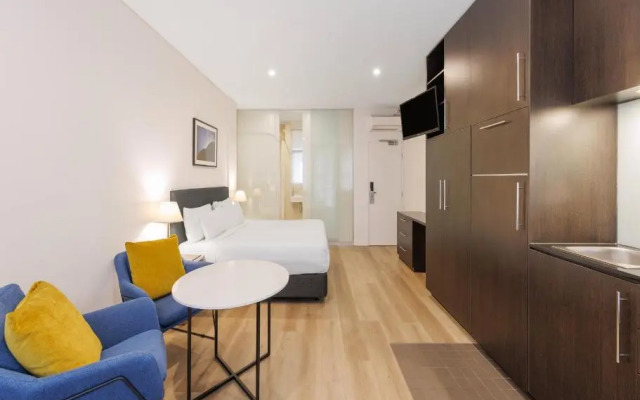 Oaks Melbourne On Collins Suites