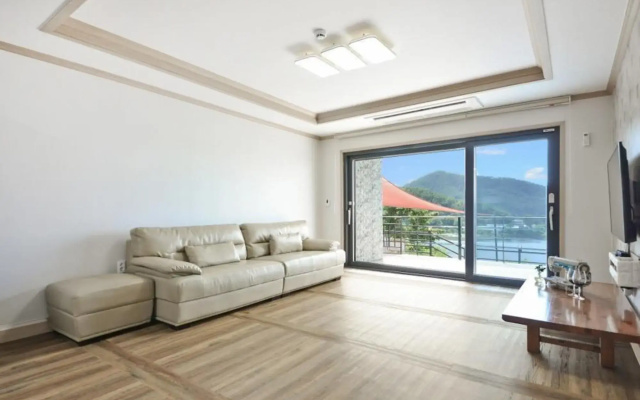Geoje Noelbada Pension