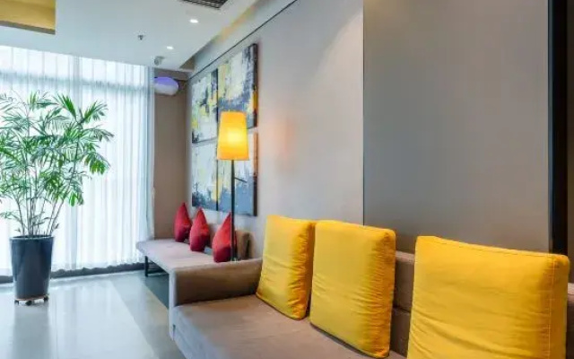 Homeinn Plus Hotel (Zhengzhou CBD Exhibition Center)