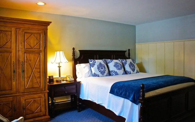 Inn at Mystic