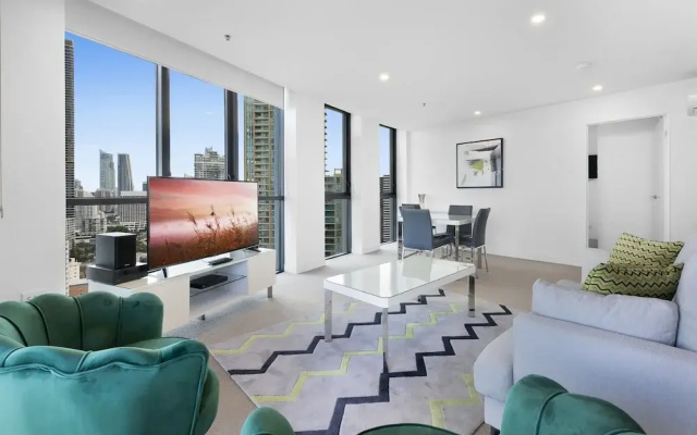 Wonderful 2-bed With Pool, Gym & Scenic Views