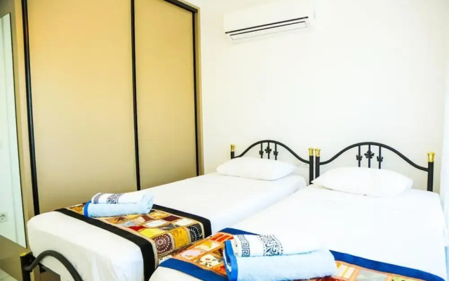 Villa-sleeps 8-parking-pool-bbq