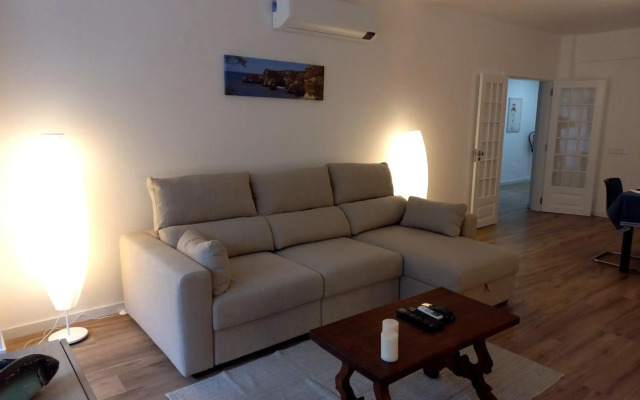 white pearl apartment central confy spacious