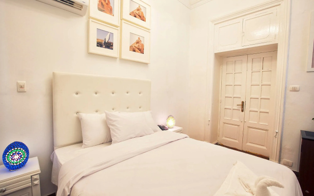 Tahrir Plaza Suites