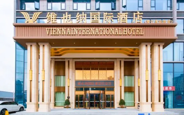 Vienna International Hotel  Qianjiang Qianyang West Road  Bus Station