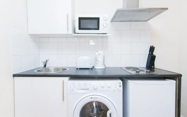 OYO Home Plender Street 1