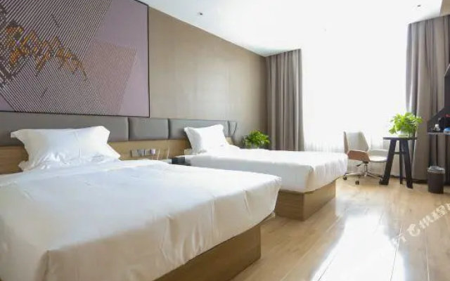 IU Hotels· Lanzhou Xike Station Huanghelou Branch