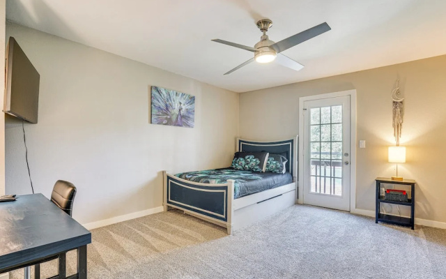 Seguin Riverfront Retreat: Fishing Dock + Kayaks!