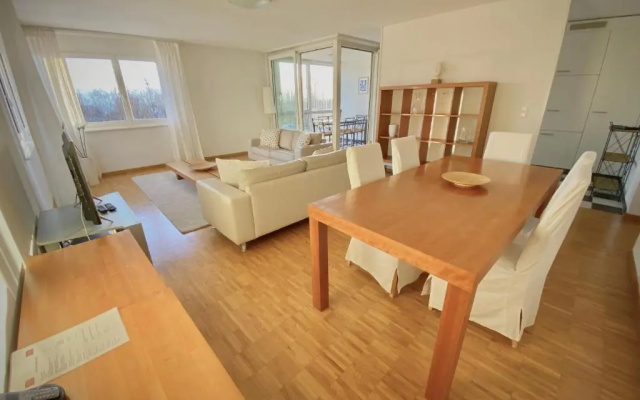Your bright and spacious apartment by the lake