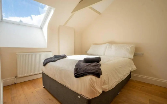 1 Bed Flat - Sleeps 2 - Parking - Wifi