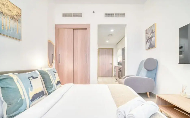 Spacious Azizi Riviera Studio