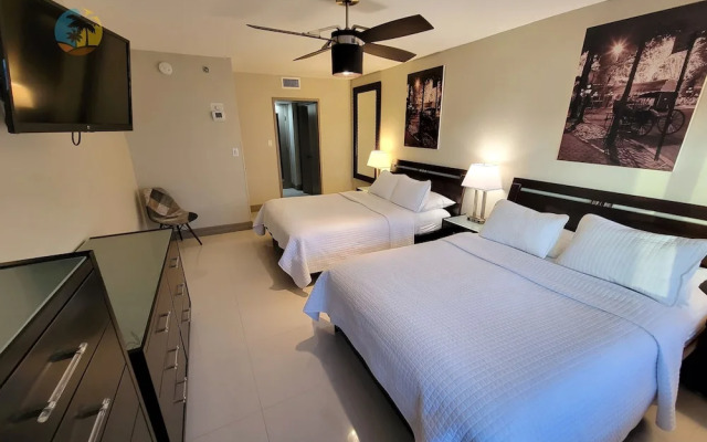 Alexander 1419 3 Bedroom Apts by RedAwning