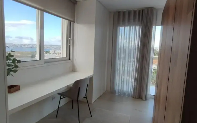 Deluxe 2 Terraces River Marina View Flat