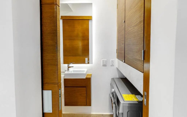 Eight VIP Beach Condo 301