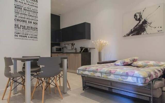 Отель Vidal One Bedroom Канны комната для гостей