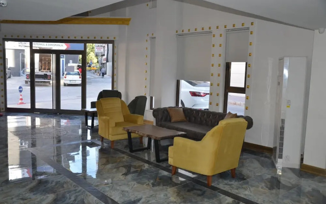Piyes Otel