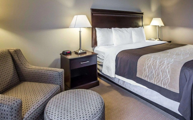 Comfort Inn & Suites near Tinley Park Amphitheater