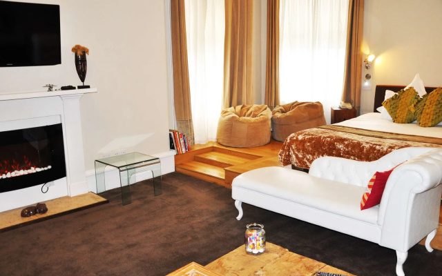 Carmelite Hotel