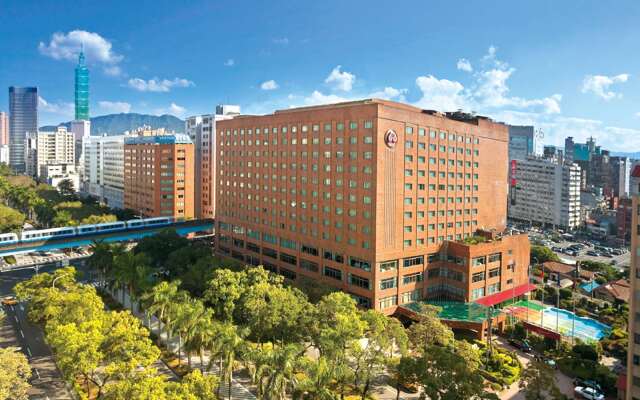 The Howard Plaza Hotel Taipei вид на фасад