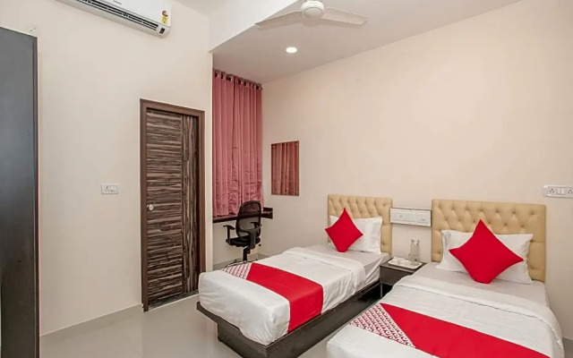 Super OYO Capital O 3 Square Near Sri Amruth Chithra Mandira