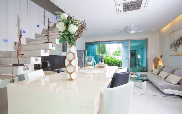 Villa Friendship 7