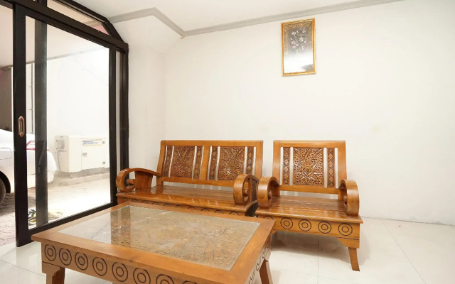 Griya Nina Syariah by OYO Rooms