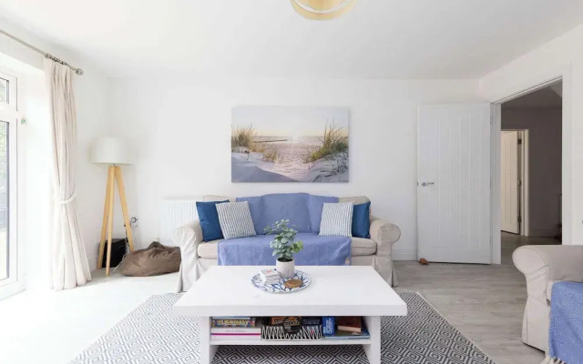 Modern Family Retreat Nr Beaches and Marina
