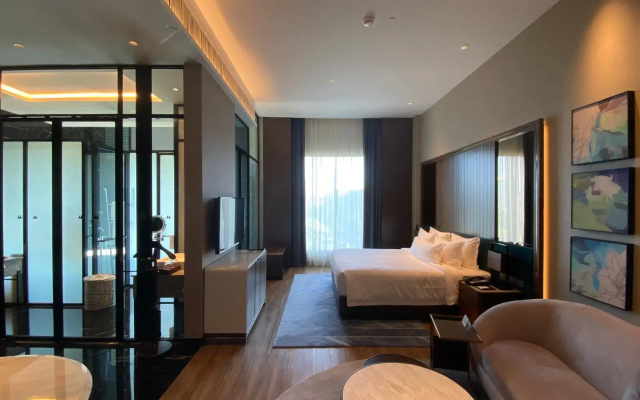 M Resort & Hotel