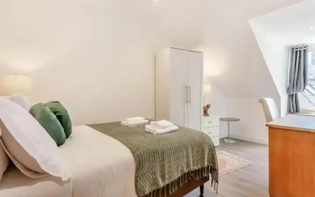 Family - Central - Wifi - Parking - Sleeps 4