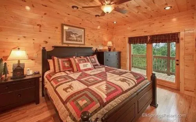 Knotty Pine Delight Holiday home