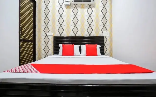 Royal Guest House by OYO Rooms