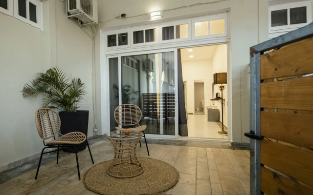 Olive Grove Beachfront Apartments & Suites