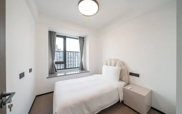 Tyms Hongqiao Deluxe 3BR 2BA APT