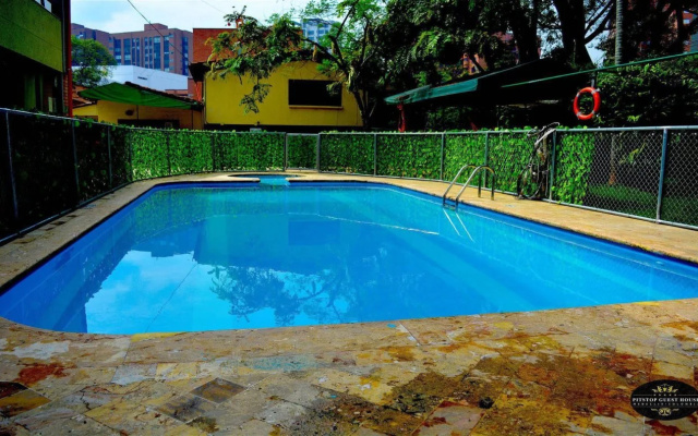 Pitstop Guest House