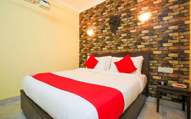 OYO 24659 Lucky Star Hotel