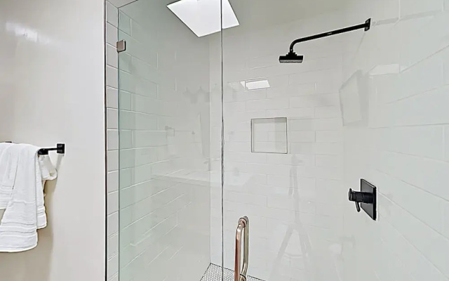 4917 Scottsdale - 2 Br Condo