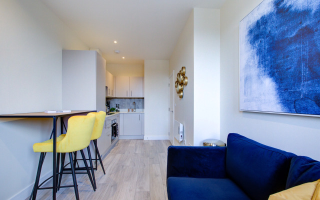 Hybrid Resi - Cheam