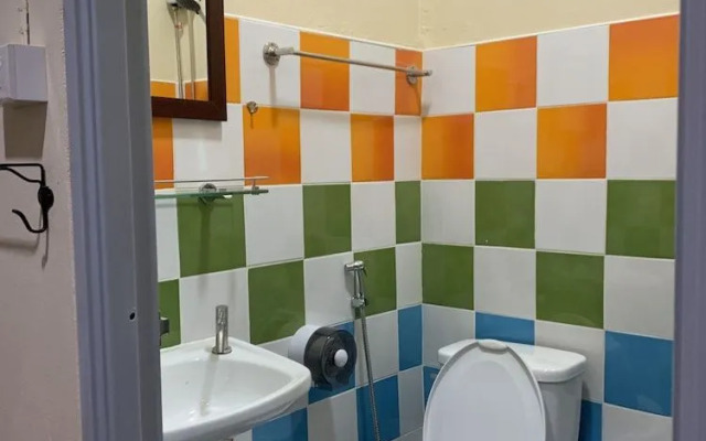 Achcha Hotel - Itsaraphap Mrt Station - Wat Arun