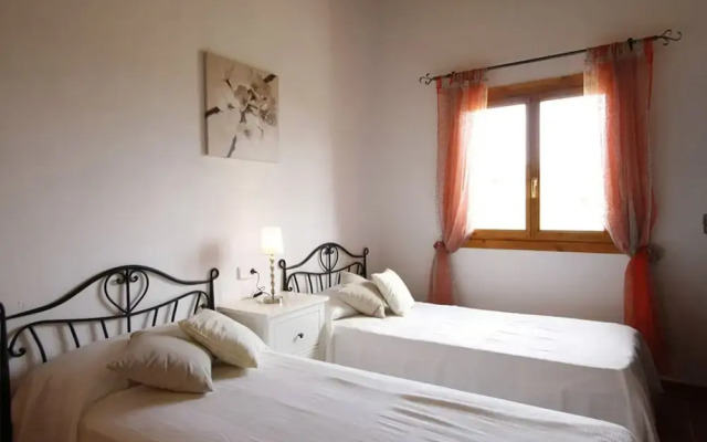 Can Canals in Art With 5 Bedrooms and 4 Bathrooms