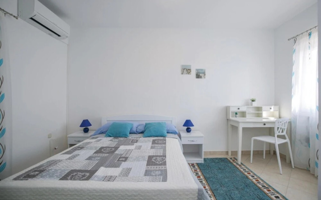 Amazing Home in Drenje With Wifi and 4 Bedrooms