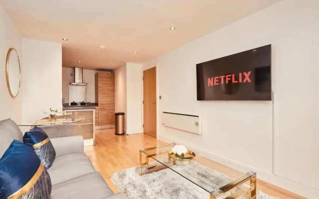 Deluxe City Apt, River Canal View& Free Parking!