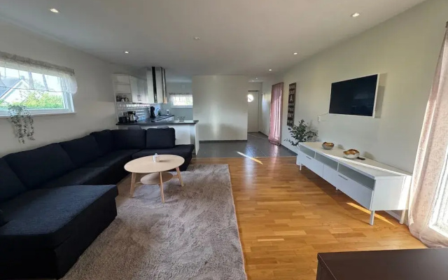 Modern 1-bedroom Apartment for 6 Near Kristianstad