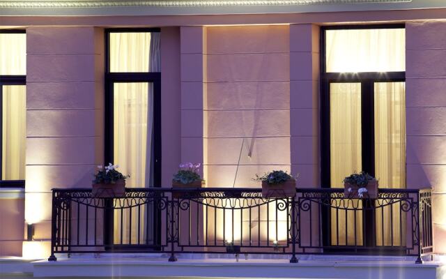 Sweet Home Hotel вид на фасад