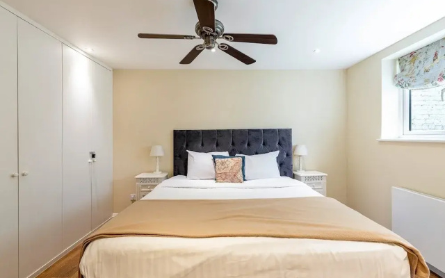 Elegant Two Bedroom Flat in Redcliffe Gardens
