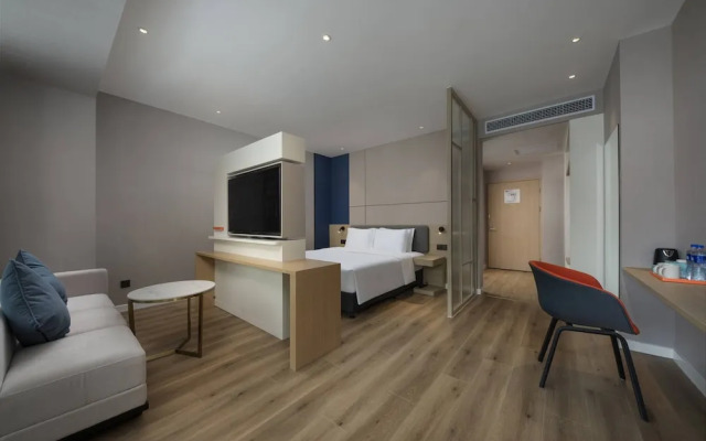Holiday Inn Express Chongqing Caiyun Lake by IHG